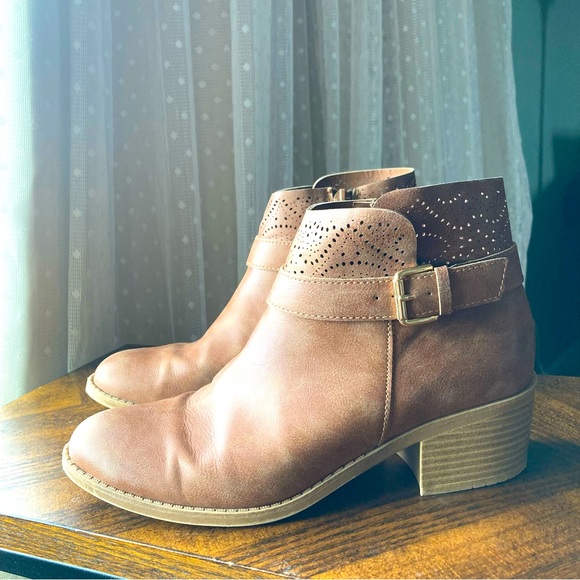 Steve Madden ankle booties - Picture 2 of 8